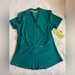 Hunter green v neck scrub top 
Landau brand